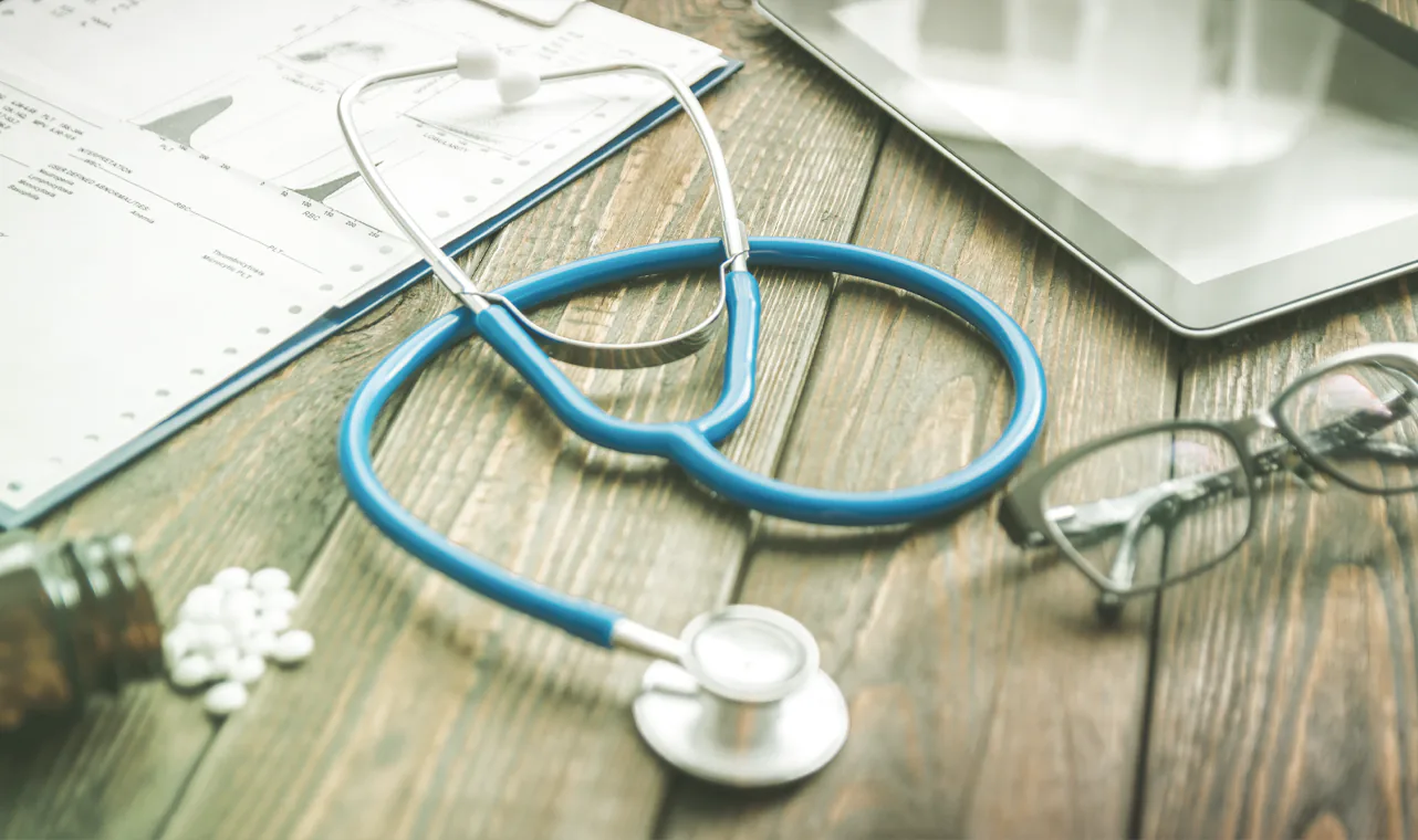 Foto de la página web de Noboli para la sección prevención. Un estetoscopio.